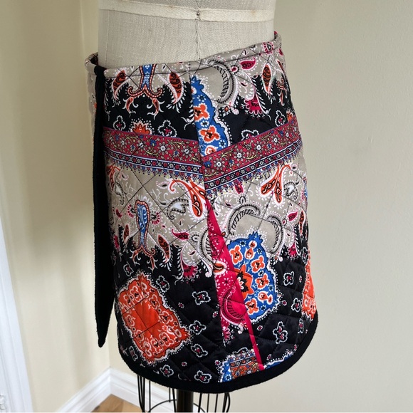 Zara| Vibrant quilted mini skirt featuring a paisley patchwork design. - Picture 8 of 11